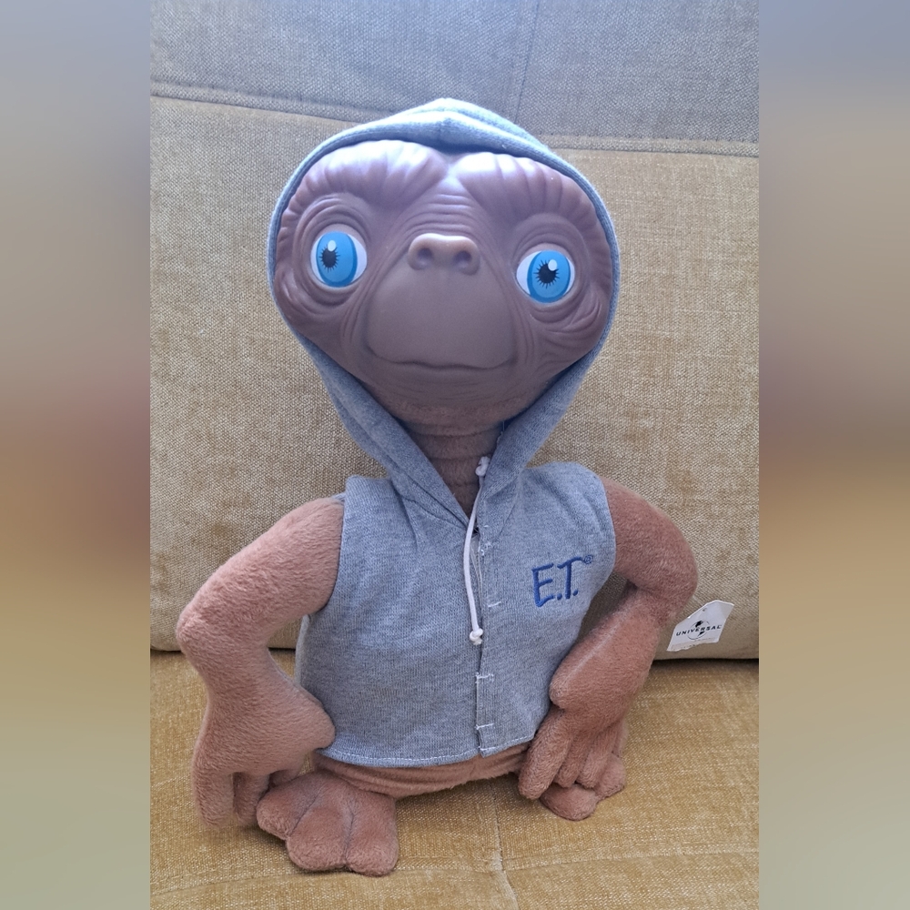 Universal E.T. The Extraterrestrial by Applause